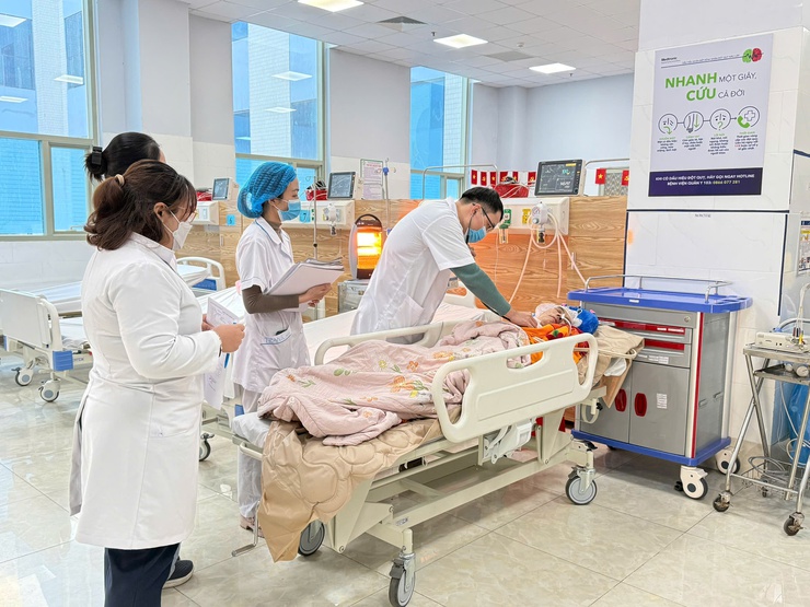 Các đơn vị y tế tăng cường các biện pháp phòng chống rét cho người bệnh và người nhà người bệnh- Ảnh 1.