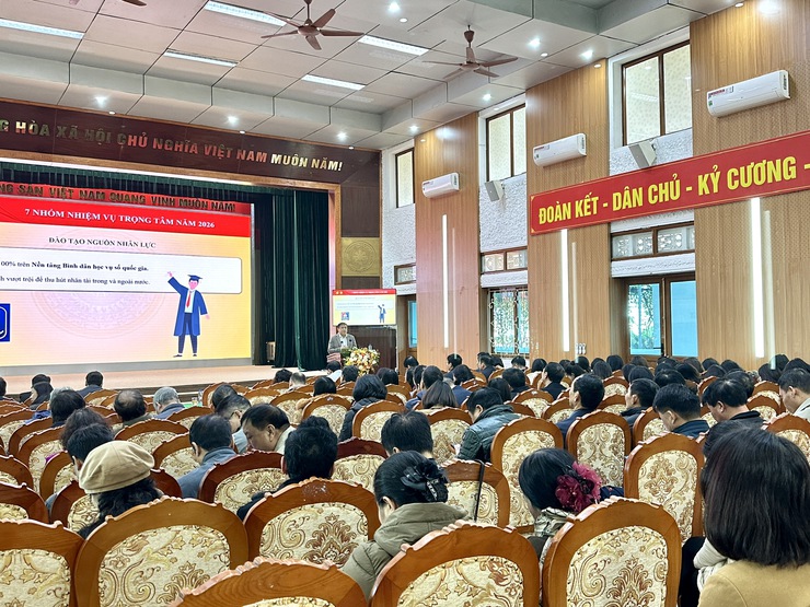 ĐẢNG ỦY XÃ THƯ LÂM QUÁN TRIỆT THÔNG BÁO SỐ 17 CỦA TRUNG ƯƠNG, TRIỂN KHAI KẾ HOẠCH CẬP NHẬT CƠ SỞ DỮ LIỆU TỔ CHỨC BỘ MÁY, BIÊN CHẾ, HỒ SƠ CÁN BỘ- Ảnh 4.