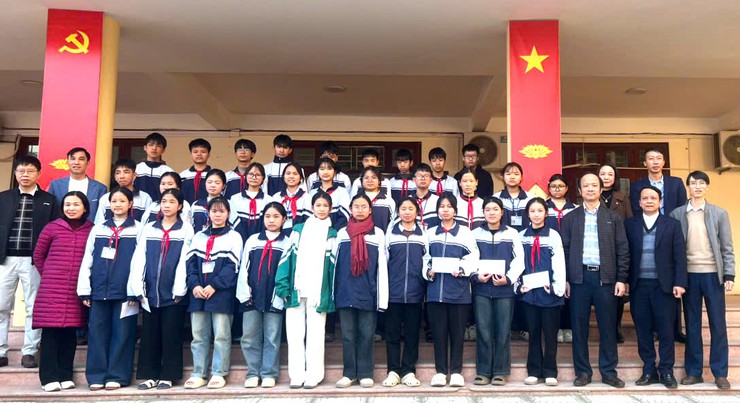 Xã Vật Lại gặp mặt học sinh tham gia kỳ thi học sinh giỏi cấp thành phố các môn Văn hóa lớp 9 năm học 2025-2026- Ảnh 3.
