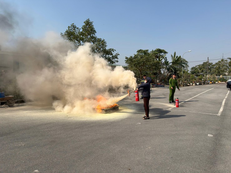 Trang bị “kỹ năng vàng” phòng cháy từ cơ sở- Ảnh 8.