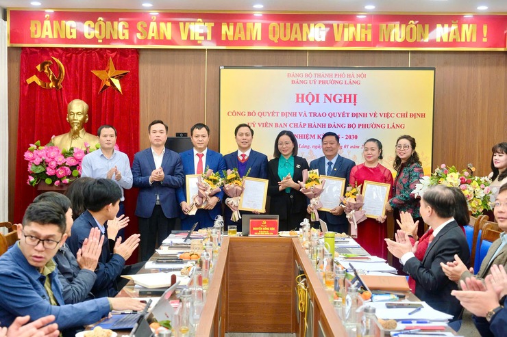 HỘI NGHỊ LẦN THỨ TƯ BAN CHẤP HÀNH ĐẢNG BỘ PHƯỜNG LÁNG KHÓA I, NHIỆM KỲ 2025–2030- Ảnh 1.