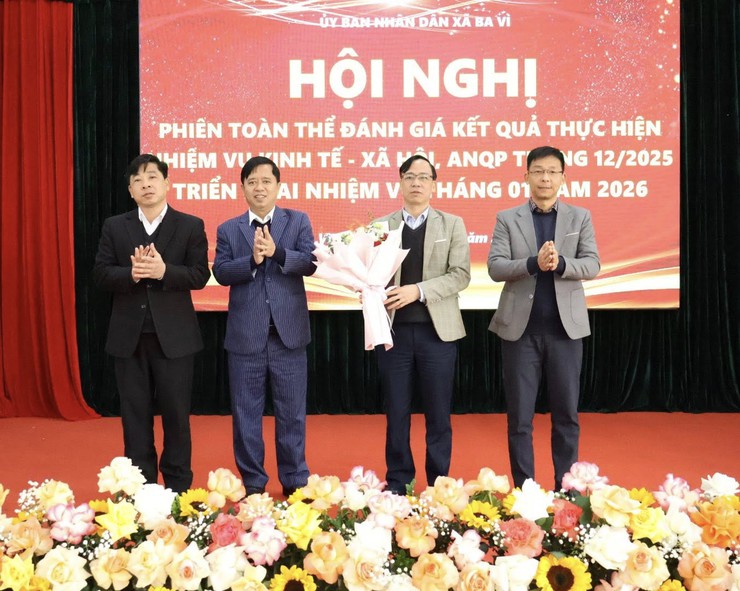 UBND XÃ BA VÌ TỔ CHỨC HỘI NGHỊ PHIÊN TOÀN THỂ ĐÁNH GIÁ KẾT QUẢ THỰC HIỆN NHIỆM VỤ KINH TẾ – XÃ HỘI, ANQP THÁNG 12/ 2025 VÀ TRIỂN KHAI NHIỆM VỤ THÁNG 01 NĂM 2026- Ảnh 2.