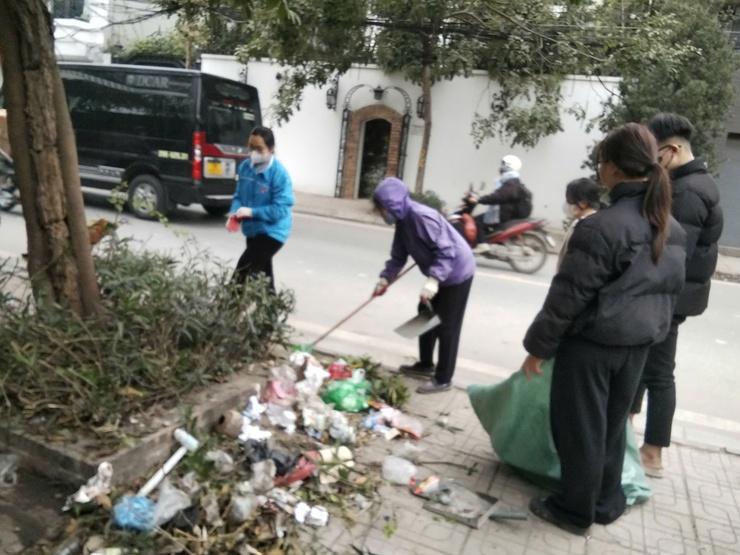 Các tổ dân phố duy trì phong trào tổng vệ sinh môi trường sáng thứ Bảy hàng tuần- Ảnh 5.