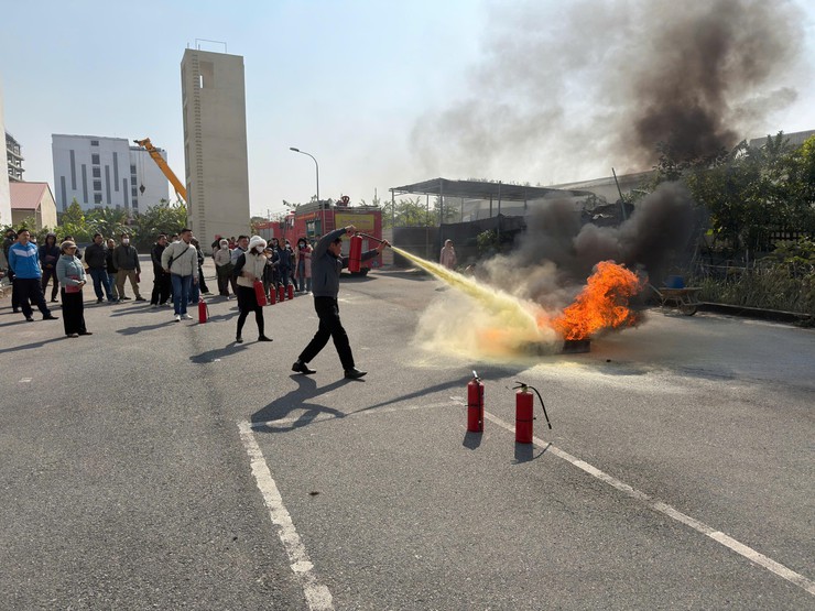 Trang bị “kỹ năng vàng” phòng cháy từ cơ sở- Ảnh 13.