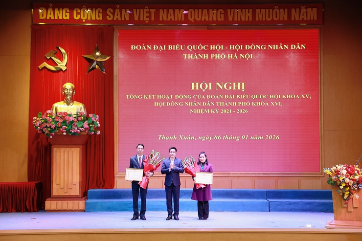 Đại biểu HĐND phường Thanh Xuân dự Hội nghị tổng kết công tác nhiệm kỳ của Đoàn ĐBQH Thành phố khóa XV, HĐND Thành phố- Ảnh 2.