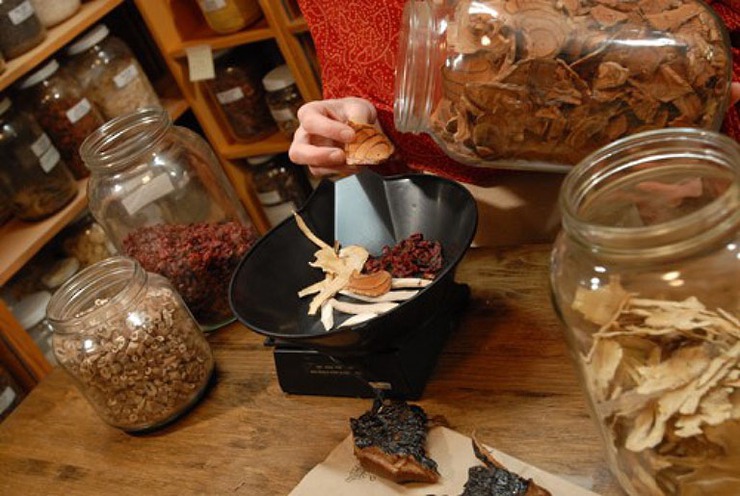 Phường Phú Lương tăng cường quản lý hoạt động y, dược ngoài công lập, bảo đảm an toàn sức khỏe nhân dân- Ảnh 1.