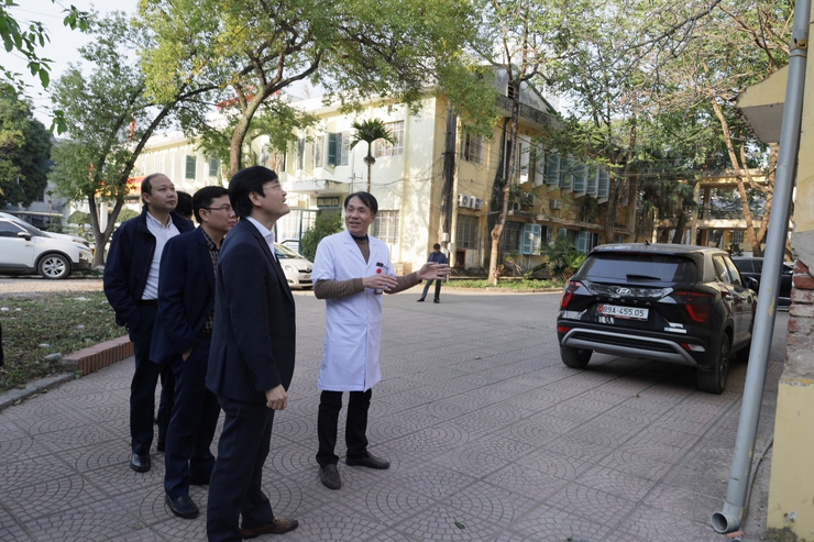 Giám đốc Sở Y tế Hà Nội đến thăm và làm việc tại một số cơ sở y tế trên địa bàn- Ảnh 3.