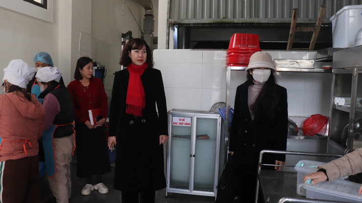     ĐỒNG CHÍ PHÓ CHỦ TỊCH UBND XÃ PHÚ XUYÊN KIỂM TRA ĐỘT XUẤT CÔNG TÁC AN TOÀN THỰC PHẨM DỊP TẾT, VÀ LỄ HỘI XUÂN NĂM  2026- Ảnh 2.