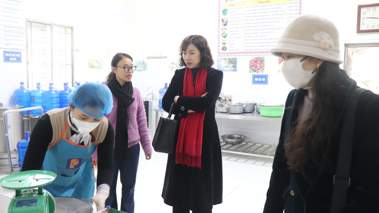     ĐỒNG CHÍ PHÓ CHỦ TỊCH UBND XÃ PHÚ XUYÊN KIỂM TRA ĐỘT XUẤT CÔNG TÁC AN TOÀN THỰC PHẨM DỊP TẾT, VÀ LỄ HỘI XUÂN NĂM  2026- Ảnh 5.