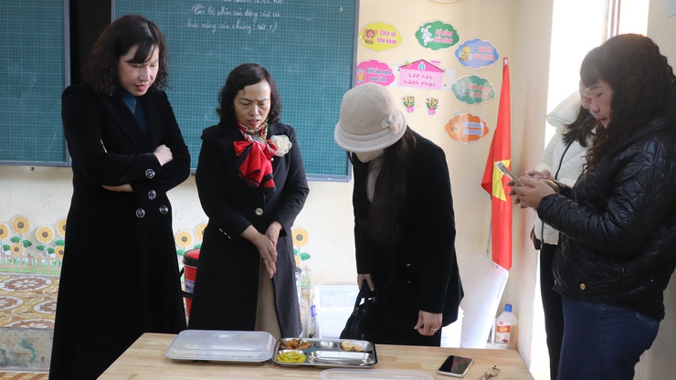     ĐỒNG CHÍ PHÓ CHỦ TỊCH UBND XÃ PHÚ XUYÊN KIỂM TRA ĐỘT XUẤT CÔNG TÁC AN TOÀN THỰC PHẨM DỊP TẾT, VÀ LỄ HỘI XUÂN NĂM  2026- Ảnh 10.