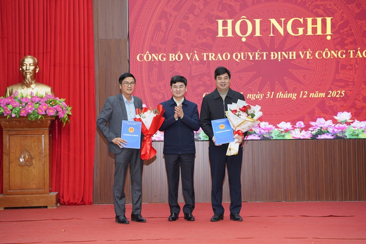 Hội nghị công bố và trao quyết định về công tác cán bộ- Ảnh 1.