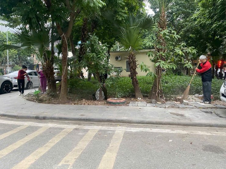Các tổ dân phố duy trì phong trào tổng vệ sinh môi trường sáng thứ Bảy hàng tuần- Ảnh 3.