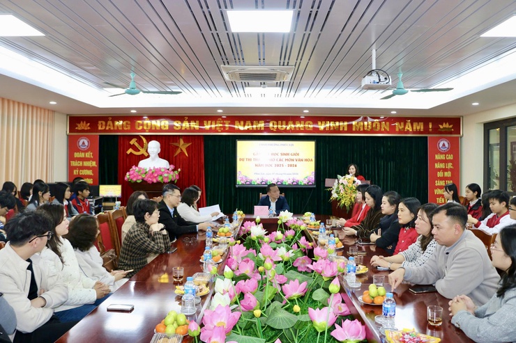 Phường Phúc Lợi: Gặp mặt, động viên đội tuyển học sinh giỏi dự thi cấp thành phố- Ảnh 1.