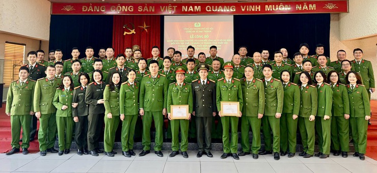 Tập thể và 01 cá nhân Công an xã Đại Thanh nhận Giấy khen của Giám đốc Công an thành phố Hồ Chí Minh- Ảnh 3.