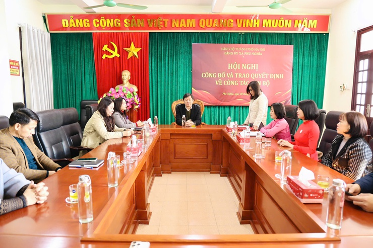 Hội nghị công bố và trao quyết định về công tác cán bộ - Ảnh 1.