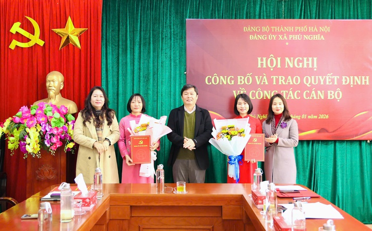 Hội nghị công bố và trao quyết định về công tác cán bộ - Ảnh 2.