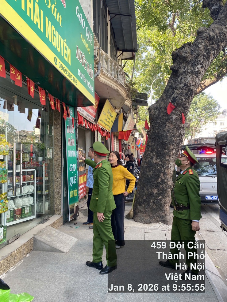 Phường Ngọc Hà tiếp tục duy trì ra quân, siết chặt kỷ cương trật tự đô thị- Ảnh 3.