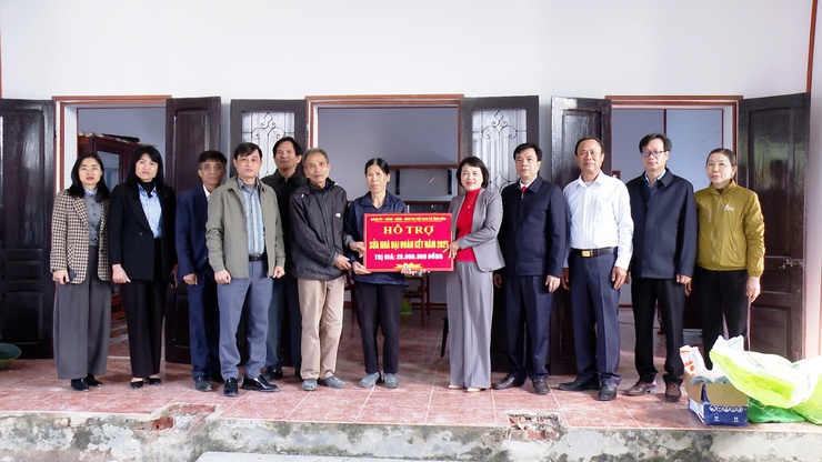  Ứng Hòa trao kinh phí hỗ trợ xây, sửa chữa nhà ở cho 8 hộ gia đình có hoàn cảnh khó khăn.- Ảnh 3.