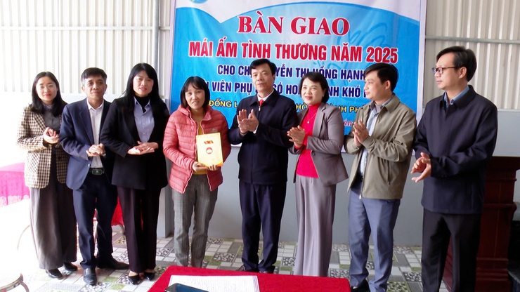  Ứng Hòa trao kinh phí hỗ trợ xây, sửa chữa nhà ở cho 8 hộ gia đình có hoàn cảnh khó khăn.- Ảnh 2.