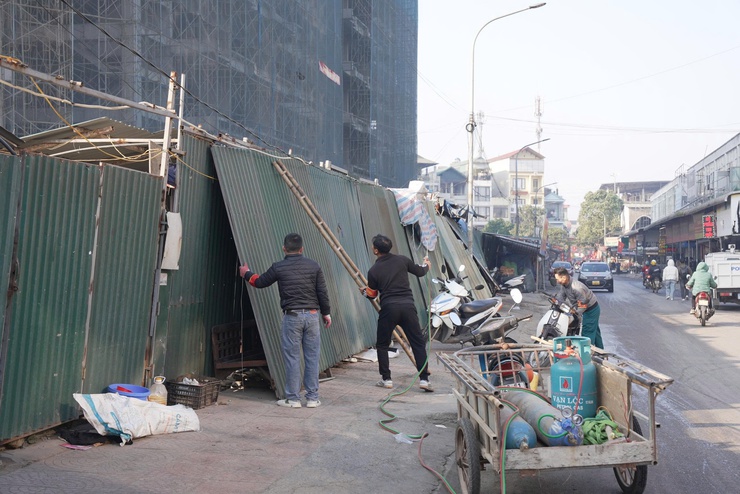 Công an xã Thiên Lộc ra quân xử lý trật tự văn minh đô thị khu vực cổng chợ Mun- Ảnh 3.