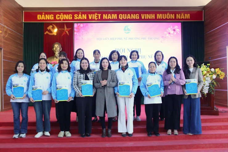 Hội LHPN Phường Phú Thượng tổ chức hội nghị quán triệt nghị quyết, ra mắt mô hình “tổ phụ nữ số” và gặp mặt cán bộ hội nhân dịp Tết nguyên đán 2026- Ảnh 6.