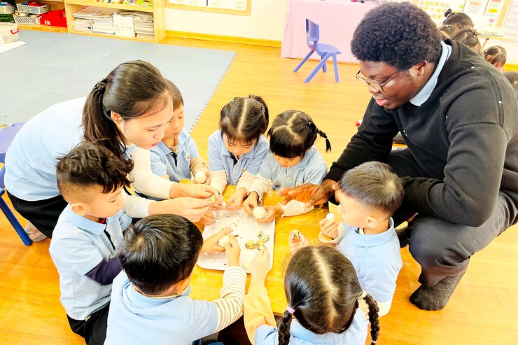 Phường Thanh Xuân đẩy mạnh mô hình giáo dục mầm non song ngữ Việt - Anh- Ảnh 10.