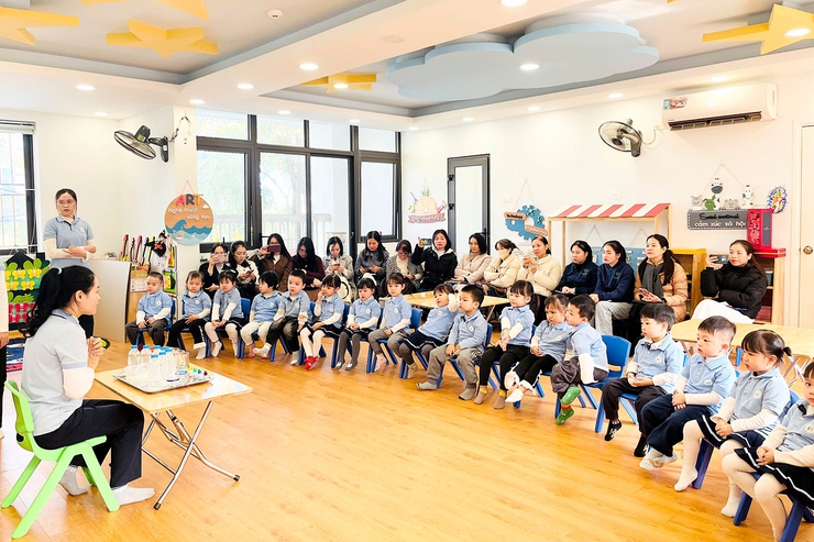 Phường Thanh Xuân đẩy mạnh mô hình giáo dục mầm non song ngữ Việt - Anh- Ảnh 1.