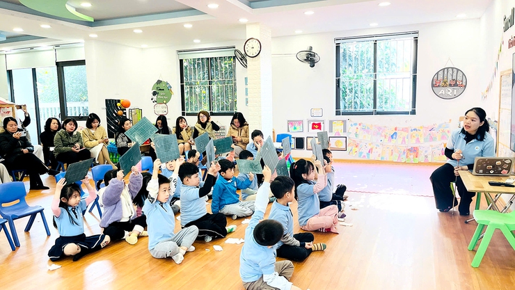 Phường Thanh Xuân đẩy mạnh mô hình giáo dục mầm non song ngữ Việt - Anh- Ảnh 5.