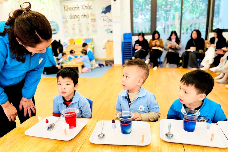Phường Thanh Xuân đẩy mạnh mô hình giáo dục mầm non song ngữ Việt - Anh- Ảnh 6.