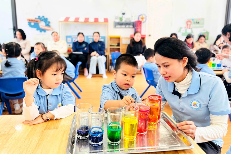 Phường Thanh Xuân đẩy mạnh mô hình giáo dục mầm non song ngữ Việt - Anh- Ảnh 7.