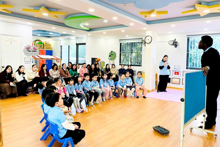 Phường Thanh Xuân đẩy mạnh mô hình giáo dục mầm non song ngữ Việt - Anh- Ảnh 9.