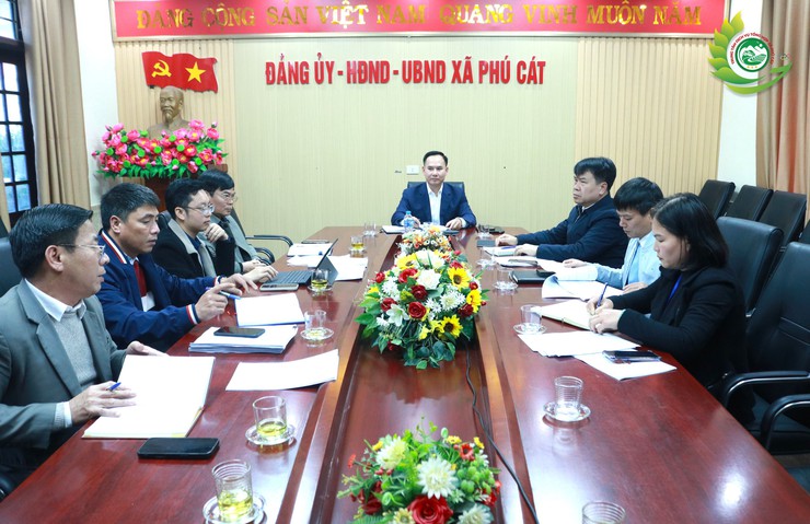 UBND xã Phú Cát tổ chức Hội nghị kiểm điểm tình hình giải quyết đơn thư, khiếu nại, tố cáo và xử lý vi phạm đất đai, trật tự xây dựng- Ảnh 1.