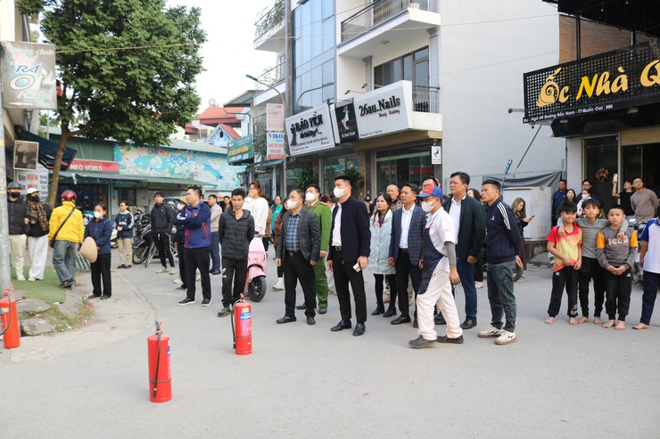 Quốc Oai kịp thời khống chế vụ cháy tại cửa hàng kinh doanh ăn uống- Ảnh 2.