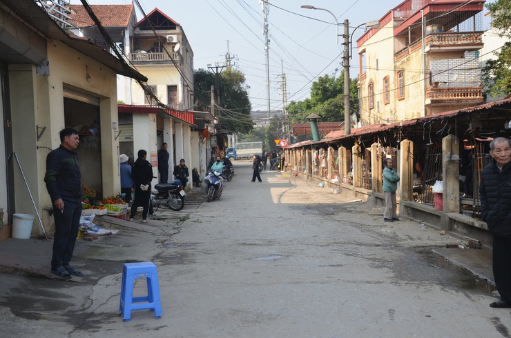 Phường Tùng Thiện ra quân lập lại trật tự, kỷ cương, văn minh đô thị - Ảnh 6.