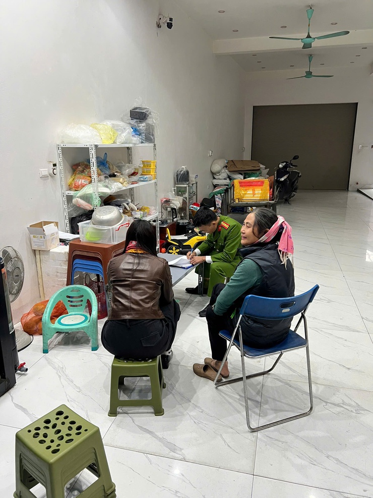 THÔN CHÂU PHONG PHỐI HỢP CẢNH SÁT KHU VỰC TĂNG CƯỜNG TUYÊN TRUYỀN, NHẮC NHỞ CÁC HỘ SẢN XUẤT, KINH DOANH TRÊN ĐỊA BÀN- Ảnh 4.