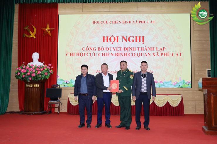 Hội Cựu chiến binh xã Phú Cát công bố quyết định thành lập Chi hội Cựu chiến binh cơ quan xã gồm 19 đồng chí- Ảnh 4.