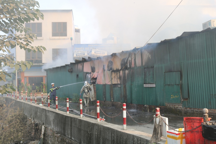 Quốc Oai kịp thời khống chế vụ cháy tại cửa hàng kinh doanh ăn uống- Ảnh 5.