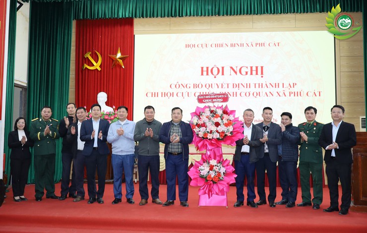 Hội Cựu chiến binh xã Phú Cát công bố quyết định thành lập Chi hội Cựu chiến binh cơ quan xã gồm 19 đồng chí- Ảnh 5.