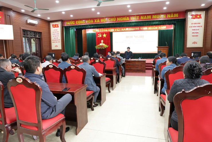 Hội nghị nghe báo cáo và triển khai một số nhiệm vụ trọng tâm về công tác bầu cử trên địa bàn xã- Ảnh 1.