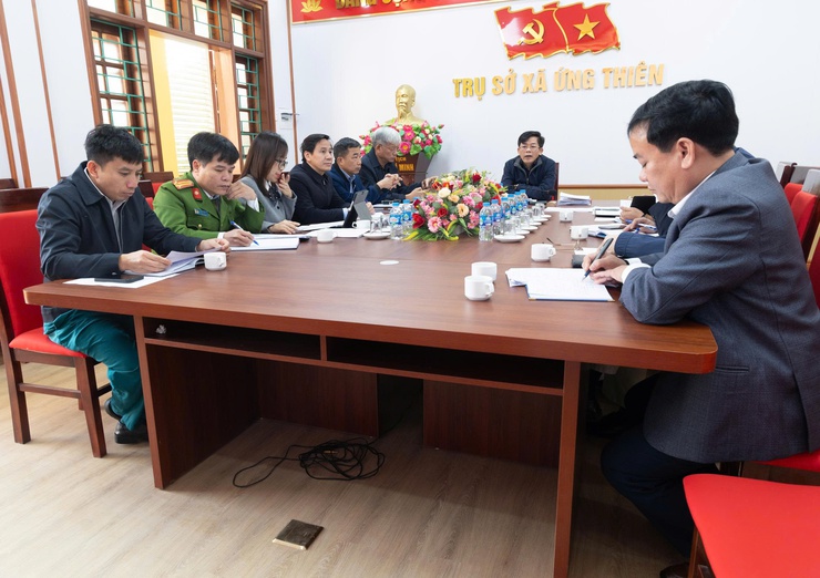 UBND xã Ứng Thiên đánh giá kết quả triển khai các kế hoạch trọng tâm, chuẩn bị tốt các điều kiện phục vụ Nhân dân đón Tết Bính Ngọ 2026- Ảnh 1.