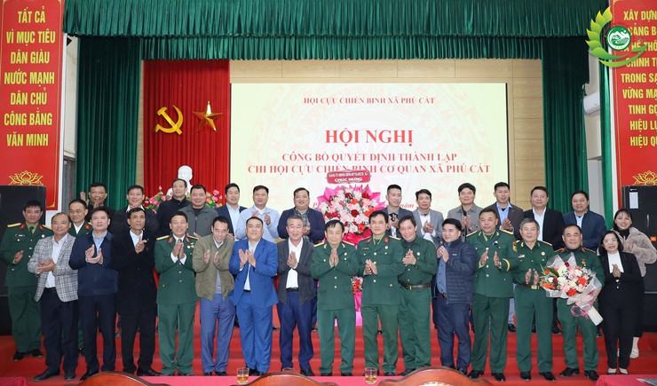 Hội Cựu chiến binh xã Phú Cát công bố quyết định thành lập Chi hội Cựu chiến binh cơ quan xã gồm 19 đồng chí- Ảnh 7.