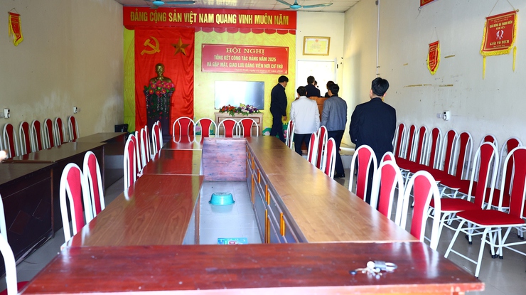 Thường trực Đảng ủy xã Thạch Thất tổ chức hội nghị làm việc với 11 chi bộ thôn trên địa bàn xã- Ảnh 4.