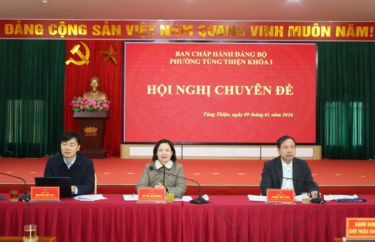 Ban Chấp hành Đảng bộ phường Tùng Thiện tổ chức Hội nghị chuyên đề cho ý kiến nhiều nội dung quan trọng- Ảnh 1.