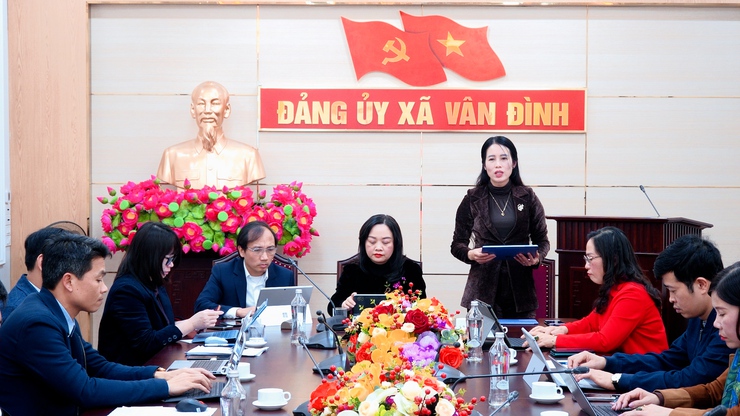 Thường trực Đảng ủy xã Vân Đình làm việc với Trung tâm Dịch vụ tổng hợp và Phòng Văn hóa - Xã hội- Ảnh 2.