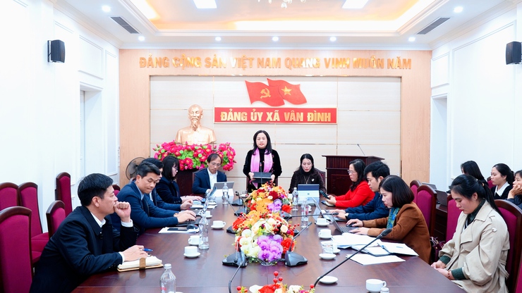 Thường trực Đảng ủy xã Vân Đình làm việc với Trung tâm Dịch vụ tổng hợp và Phòng Văn hóa - Xã hội- Ảnh 1.