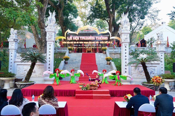 Linh thiêng Lễ hội tưởng niệm ngày Hóa Đức Thánh Huyền Thiên Hắc Đế tại Đền Núi Sưa- Ảnh 4.