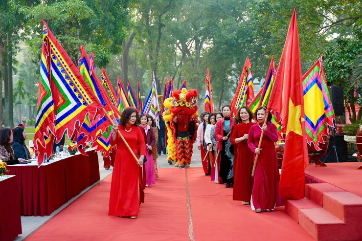 Linh thiêng Lễ hội tưởng niệm ngày Hóa Đức Thánh Huyền Thiên Hắc Đế tại Đền Núi Sưa- Ảnh 3.