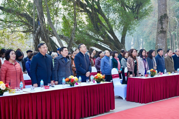 Linh thiêng Lễ hội tưởng niệm ngày Hóa Đức Thánh Huyền Thiên Hắc Đế tại Đền Núi Sưa- Ảnh 2.