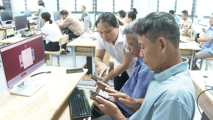 Phú Xuyên đạt nhiều kết quả toàn diện trên cả chính quyền số, kinh tế số và xã hội số năm 2025- Ảnh 3.