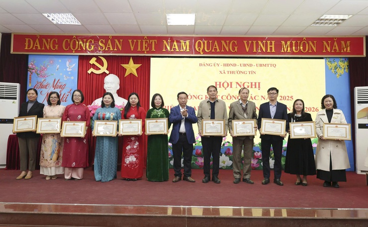 Dấu ấn phong trào thi đua khen thưởng năm 2025 trên địa bàn xã Thường Tín- Ảnh 3.